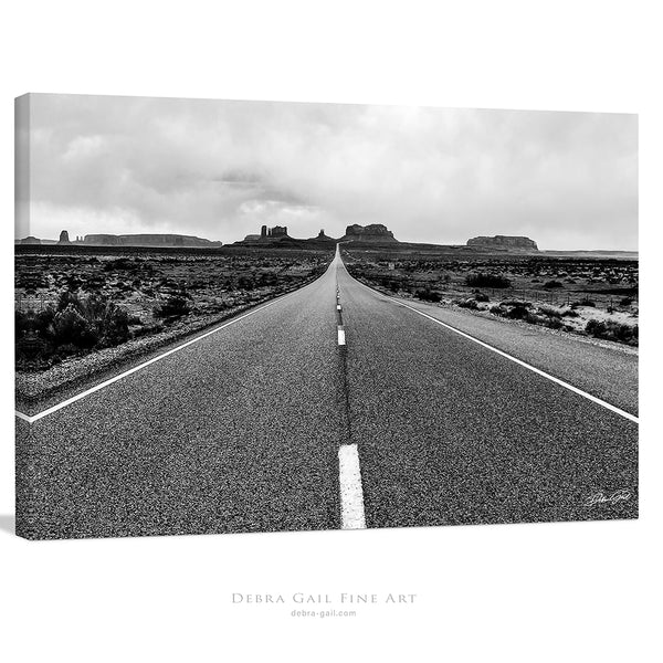 Black and White Monument Valley Highway – Forrest Gump Point