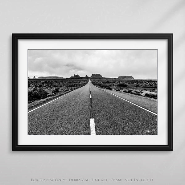 Black and White Monument Valley Highway – Forrest Gump Point