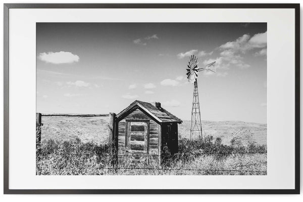 VINTAGE WINDMILL AND PUMPHOUSE - NEBRASKA